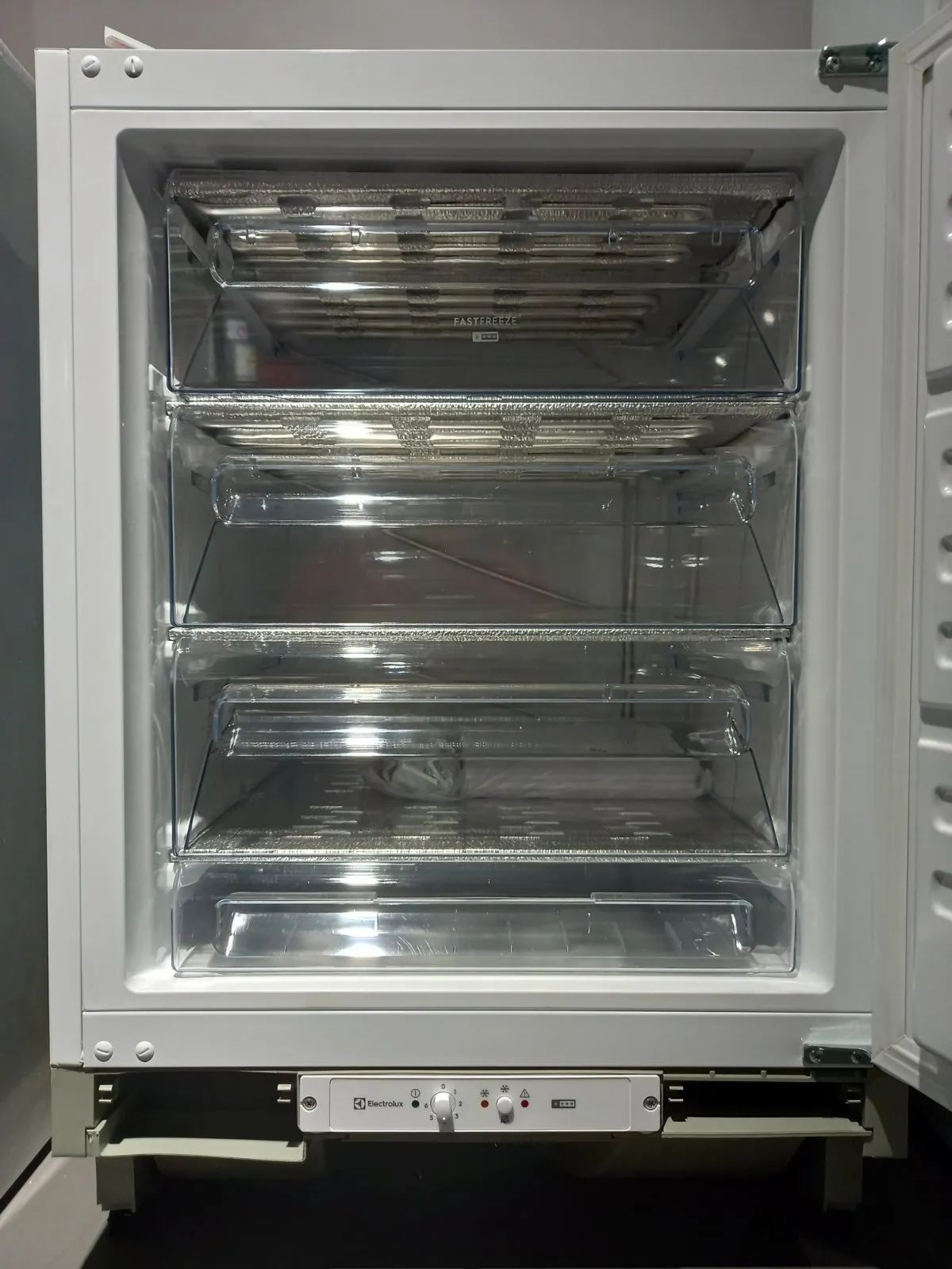 Congelator încorporabil Electrolux LYB2AE82S